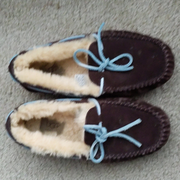 UGG 7 - Picture 6 of 6
